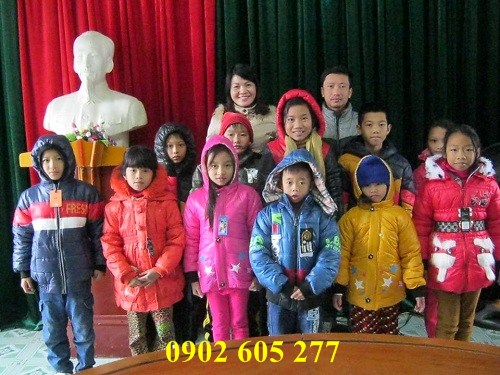 Qùa áo khoác ấm cho các em nhỏ tại  Thái Nguyên_AO KHOAC AM TU THIEN