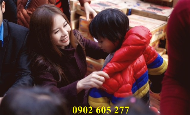 Quà áo khoác ấm cho các em nhỏ tại  Thái Nguyên_AO KHOAC AM TU THIEN